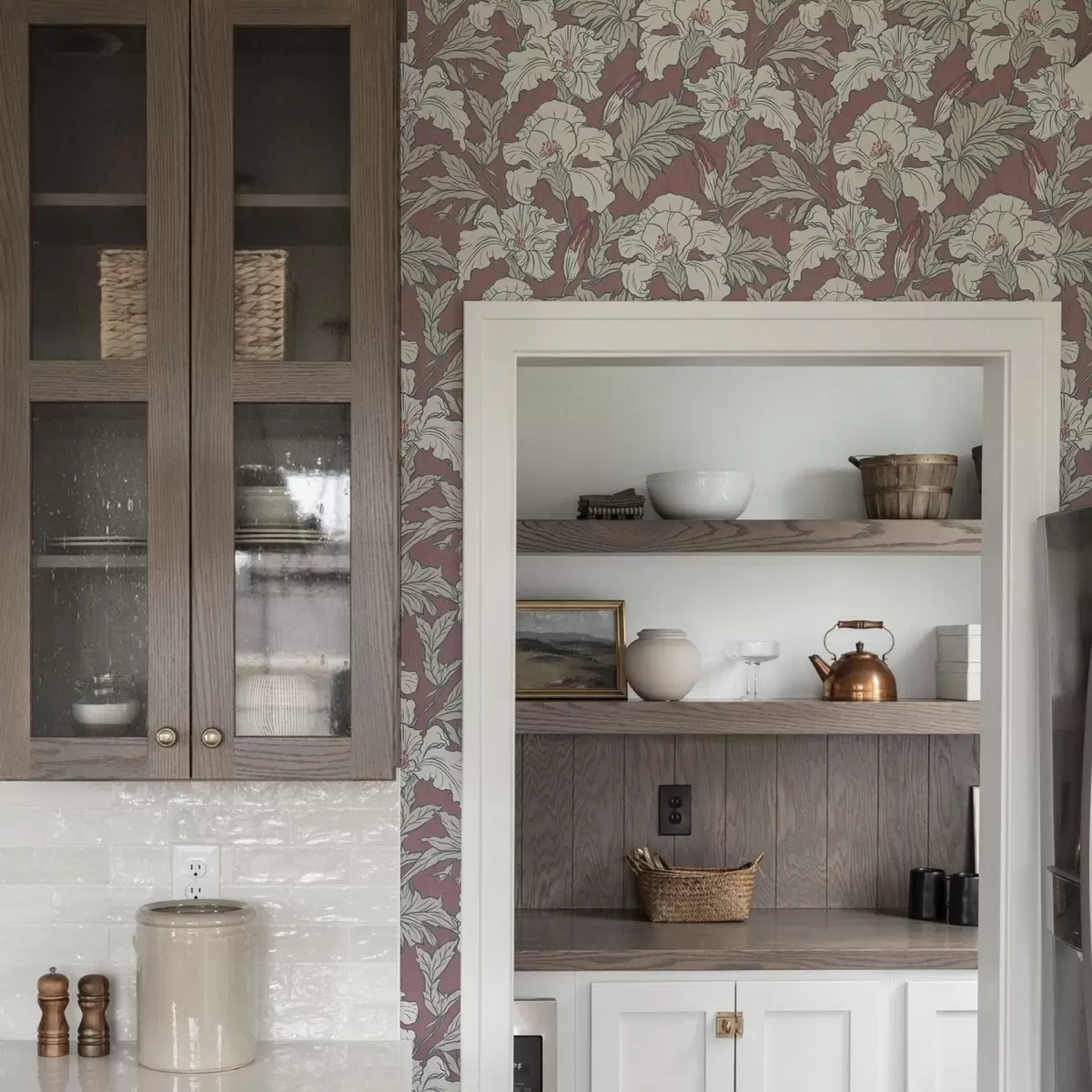 Carta da parati Ibisco bianco su sfondo rosa con boccioli rossi a00272