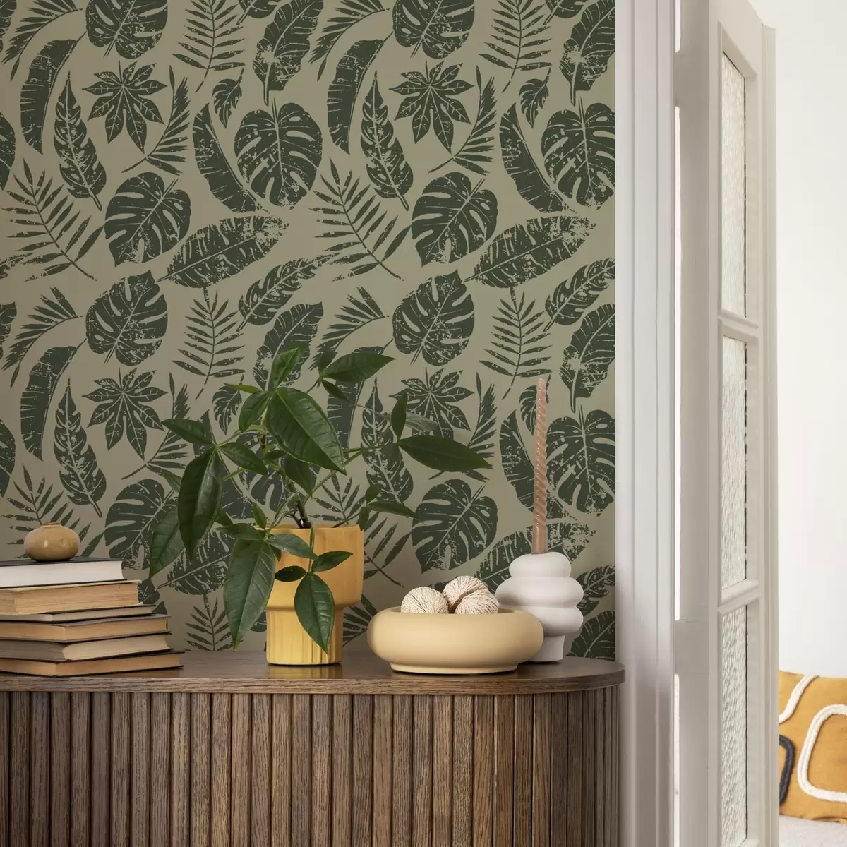 Carta da parati Foglie tropicali in stile linoleografico, verde su giallo a00274