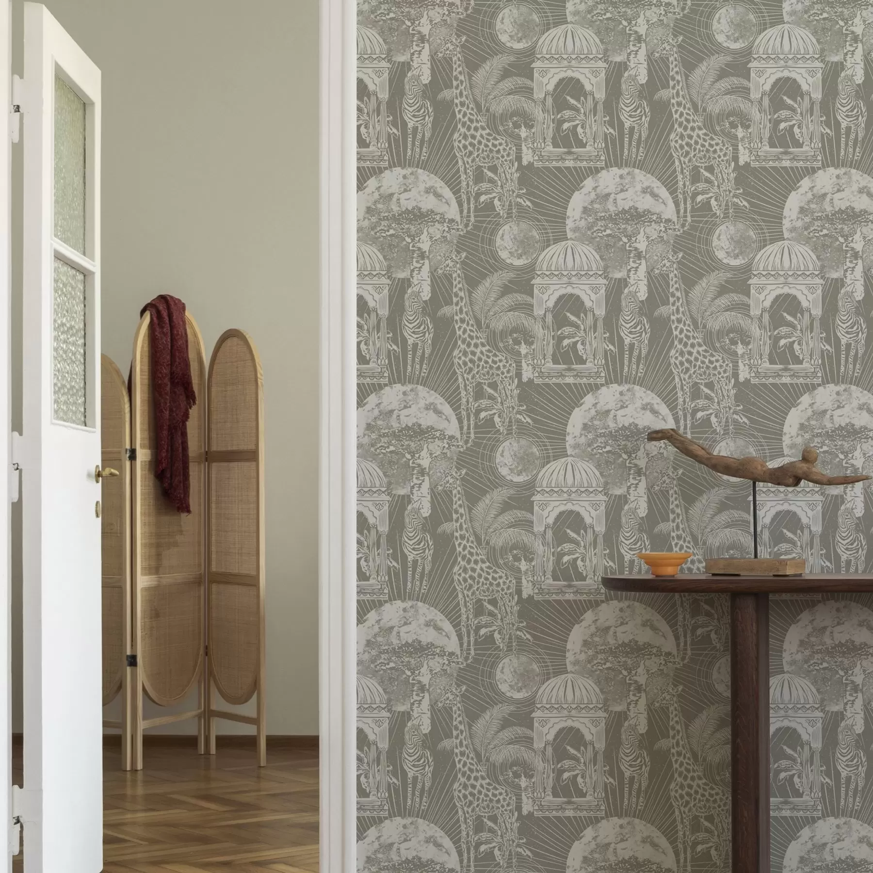 carta da parati Giraffa e zebra sullo sfondo di architettura e alberi tropicali nr. a00276