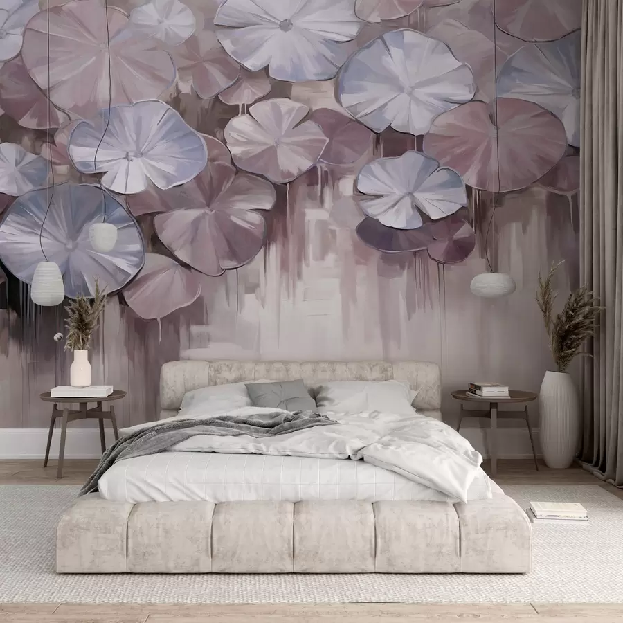 Carta da parati Floreale Ninfee strutturate con colori viola e blu in uno stagno, lo sfondo è una miscela sfocata di morbide tonalità di viola n. w09255v1