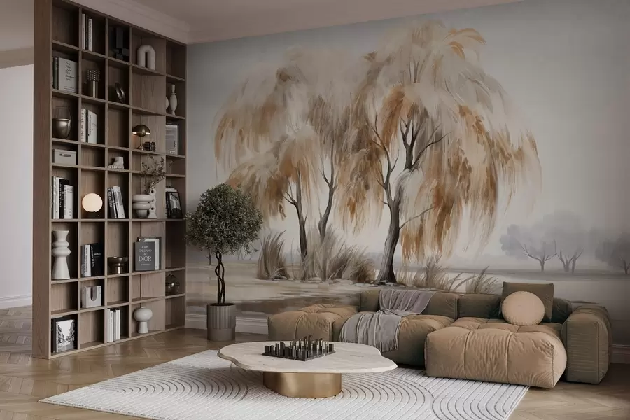 Carta da parati nature Salici strutturati con foglie bianche e marroni sulla riva di un lago, con dell'erba intorno, in una giornata nebbiosa 