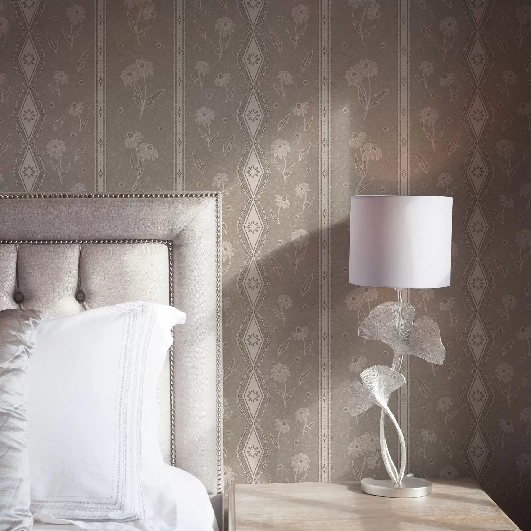 carta da parati Strisce con margherite e pizzo su sfondo grigio-beige nr. a00295