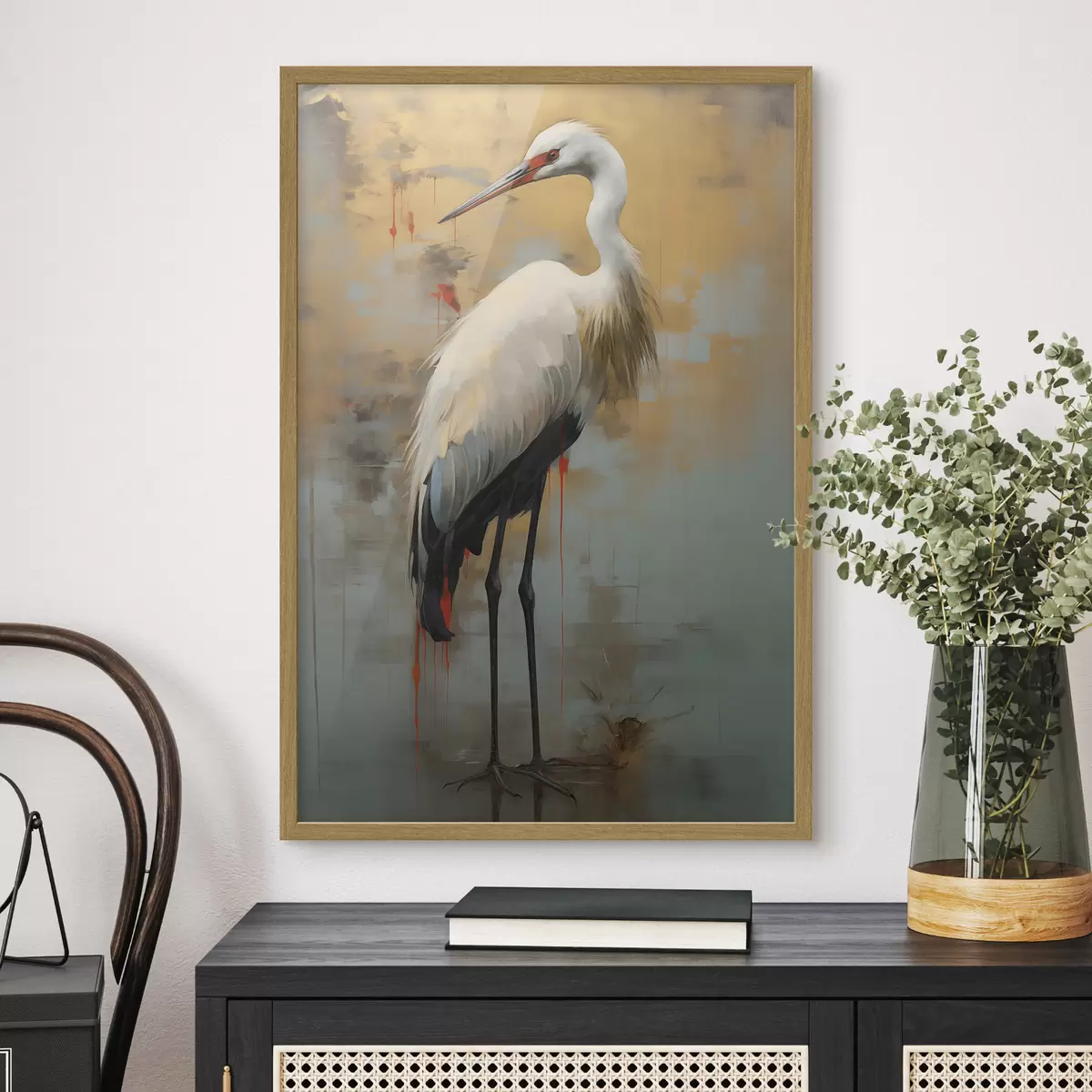 Poster Airone bianco su uno sfondo di sfumature gialle, marroni e blu che suggeriscono un paesaggio nebbioso e astratto f45191