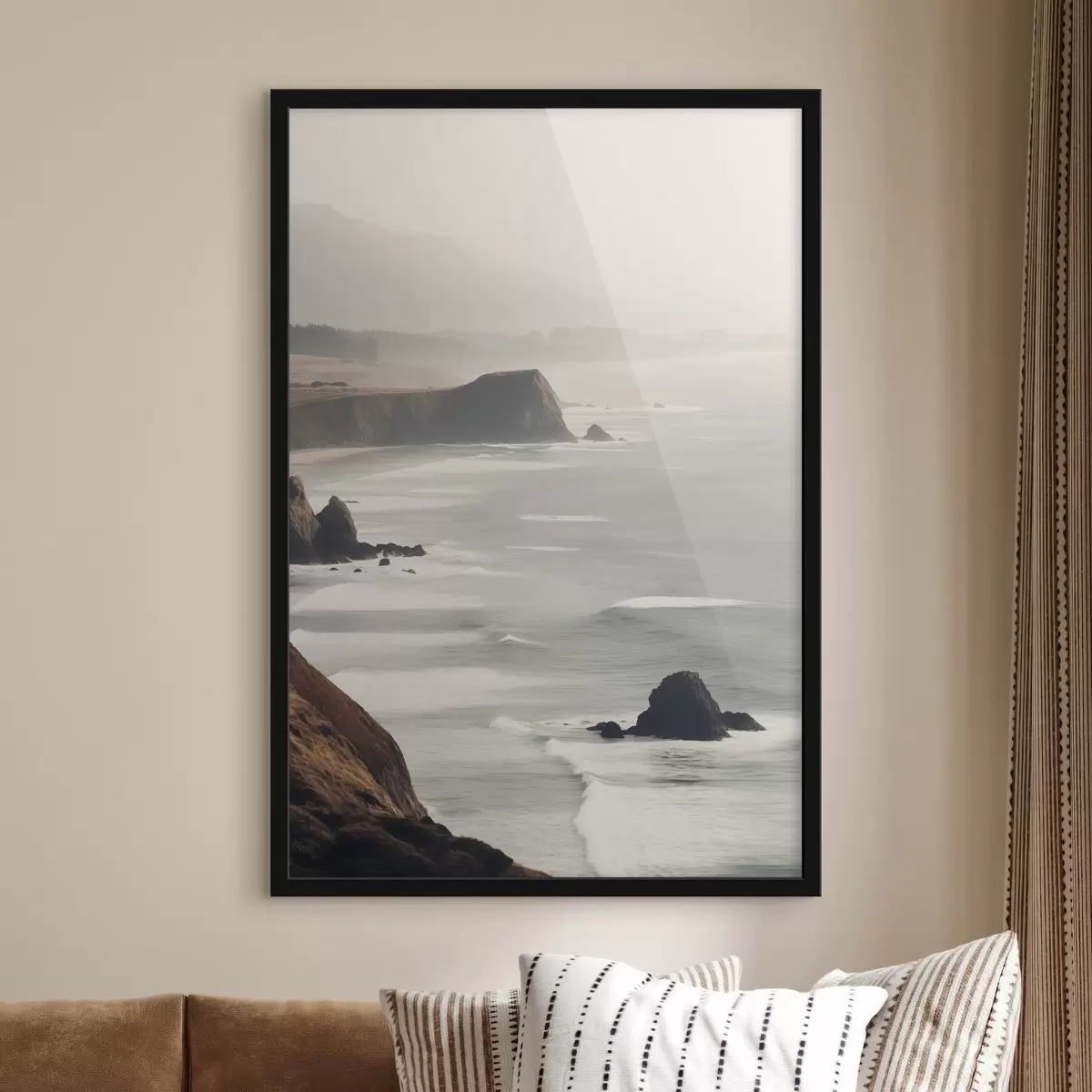 Poster Scogliere rocciose e costa marina, onde che si infrangono sulla riva, paesaggio dall'atmosfera lunatica, toni terrosi f45194