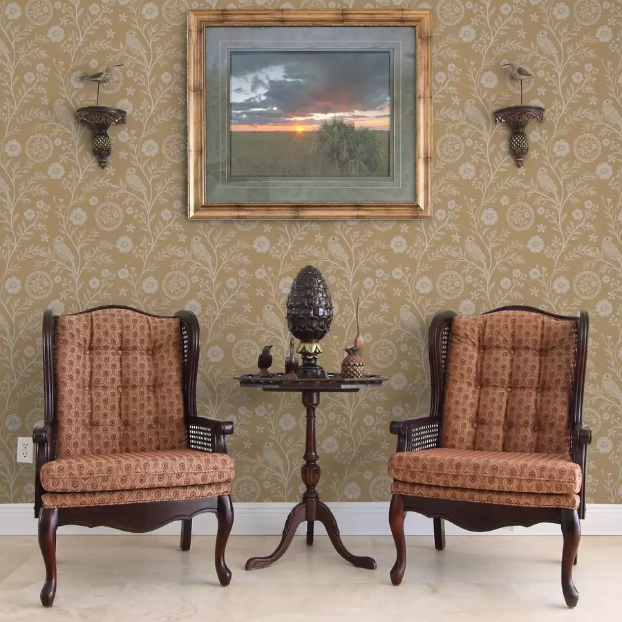 carta da parati Delicato schizzo di un uccello e un fiore bianchi Uccello e fiore bianchi su sfondo ocra nr. a00393