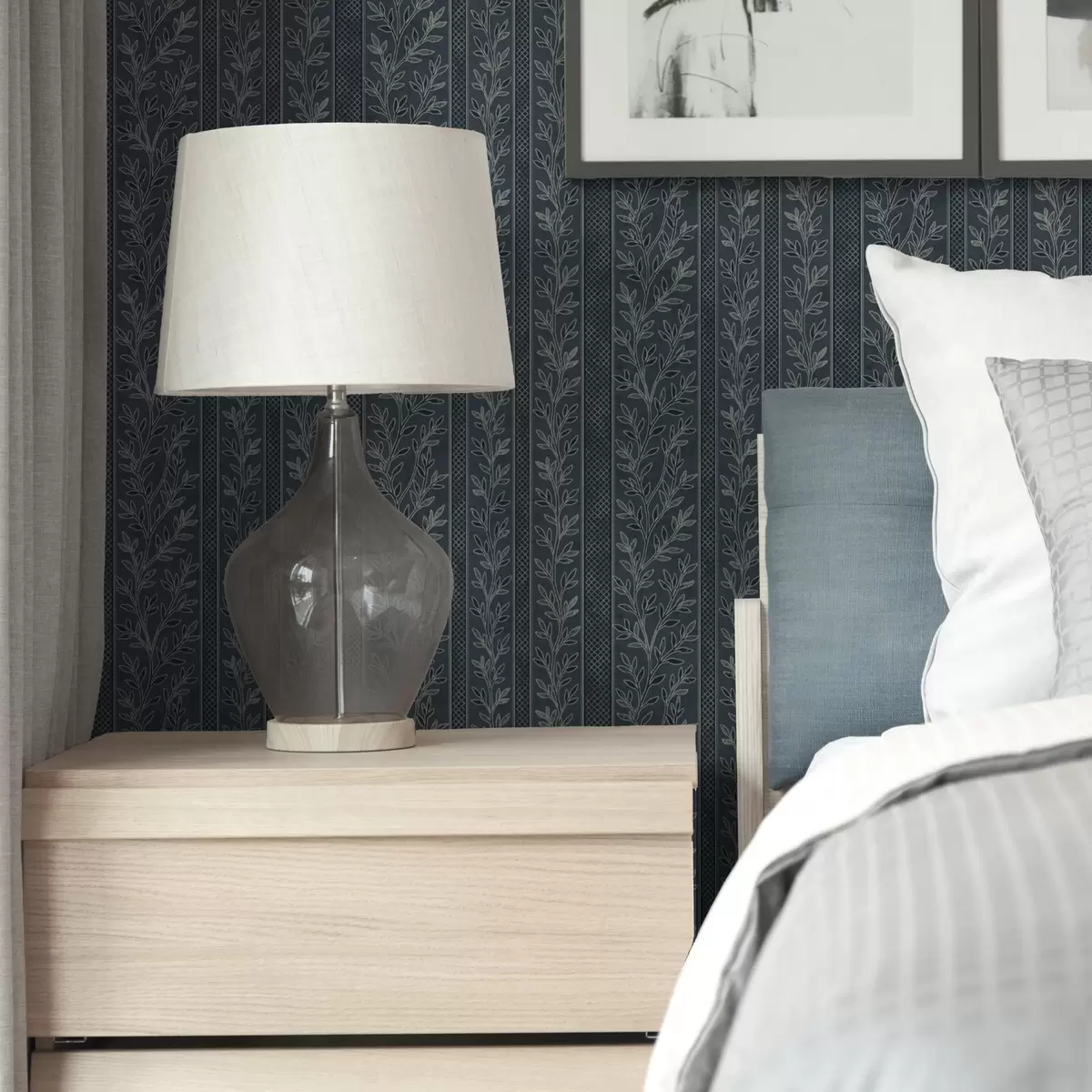 Carta da parati Motivo a righe con ramoscelli su sfondo blu a00425