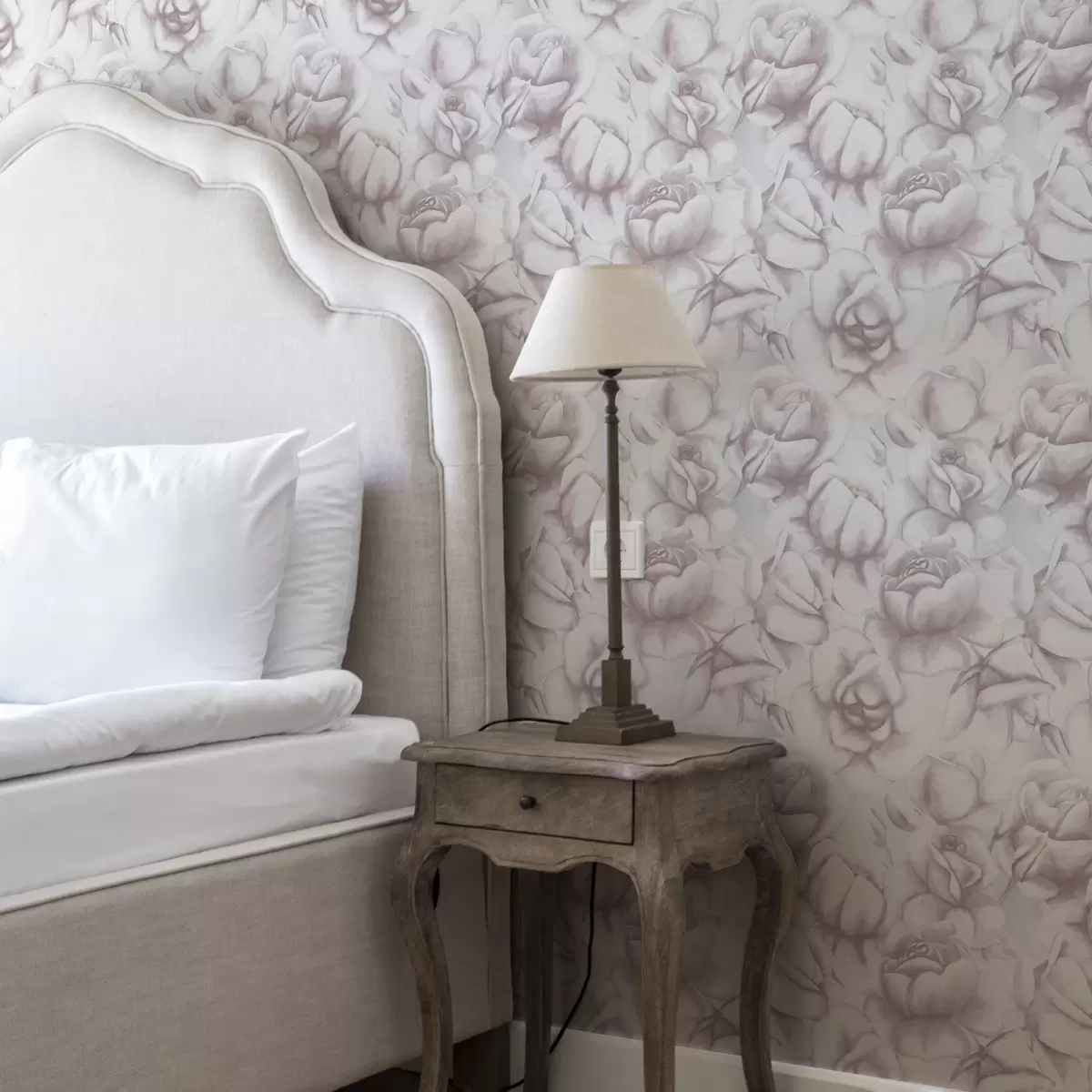 Carta da parati Rose rosa acquerellate in un delicato stile sfocato a00434