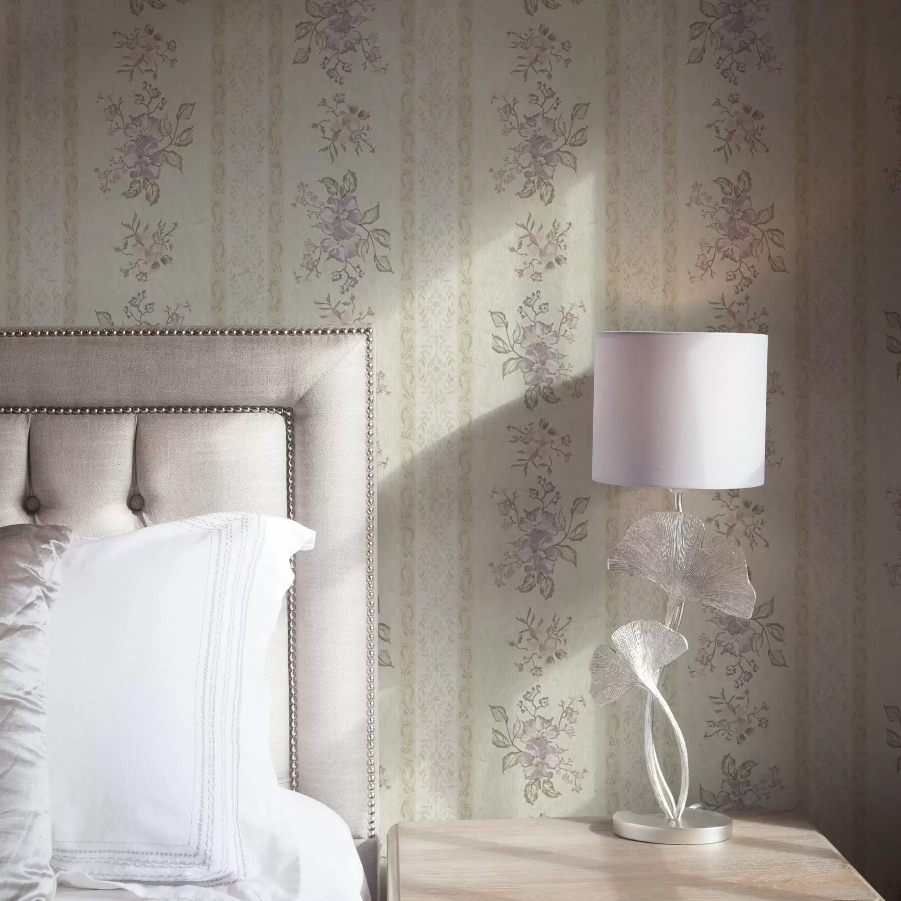 carta da parati Fiori vintage su sfondo a righe con ornamento nr. a00440