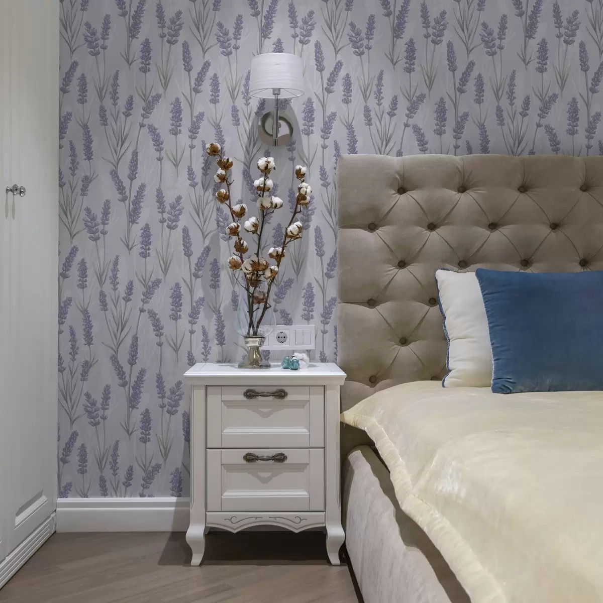 Carta da parati Rametti di lavanda in una tavolozza di acquerelli viola chiaro a00447