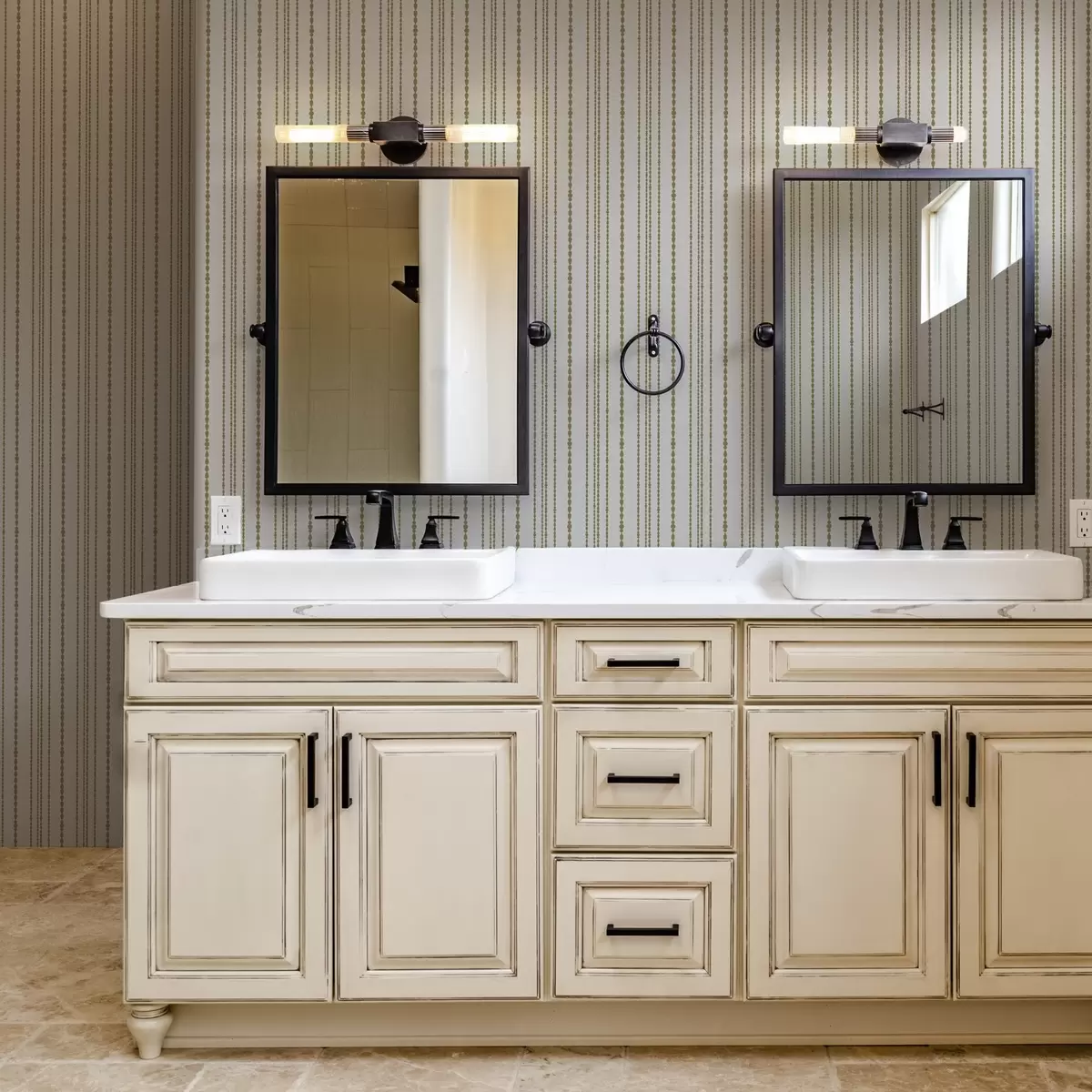 Carta da parati Motivo minimalista a forma di gocce gialle disposte in una striscia verticale a00448