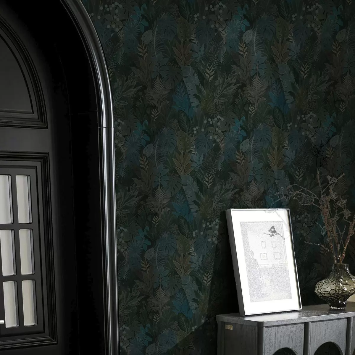 Carta da parati Fogliame tropicale verde scuro con accenti blu a00327