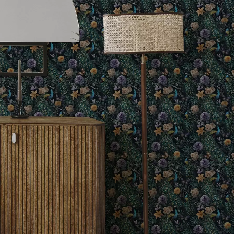 carta da parati Pavoni tra fiori scuri e farfalle nr. a00348