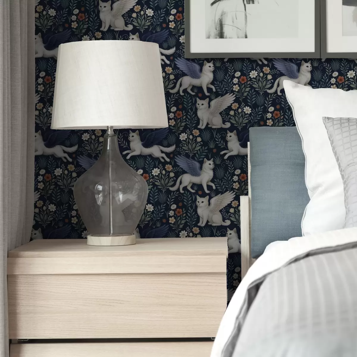 Carta da parati Gatti di fantasia con le ali tra i fiori a00408