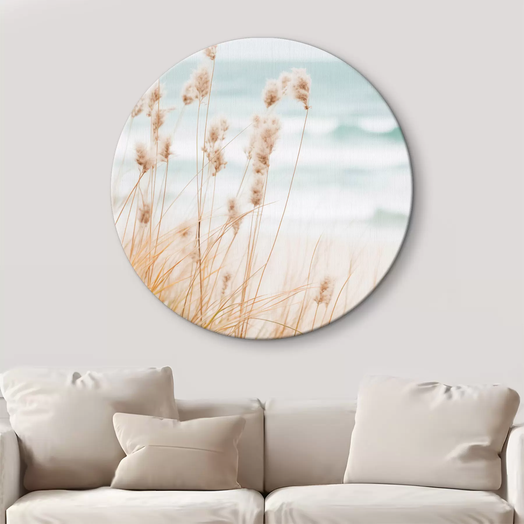 carta da parati Erba alta con teste di semi soffici, spiaggia sabbiosa e onde dell'oceano sullo sfondo, tavolozza di colori tenui e smorzati nr. r45561