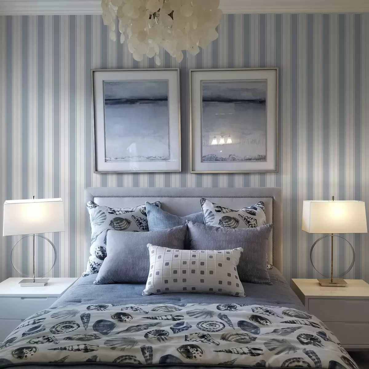 Carta da parati Versione con strisce ripetute nei toni del grigio-blu a00517