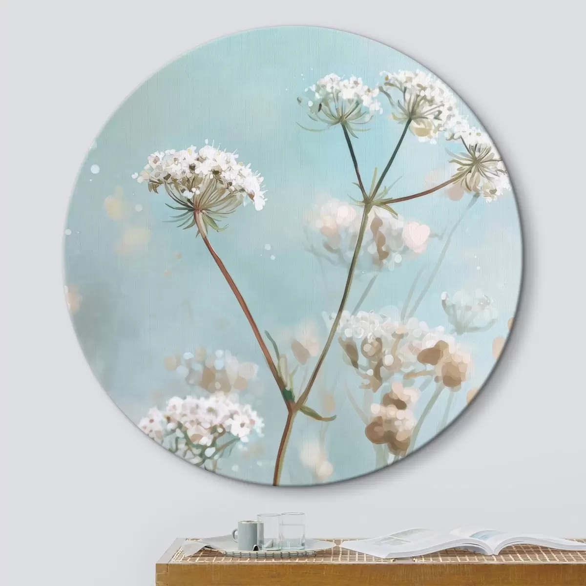 Quadri rotondi Fiori di Queen Anne's Lace in stile acquerello su sfondo blu r45722