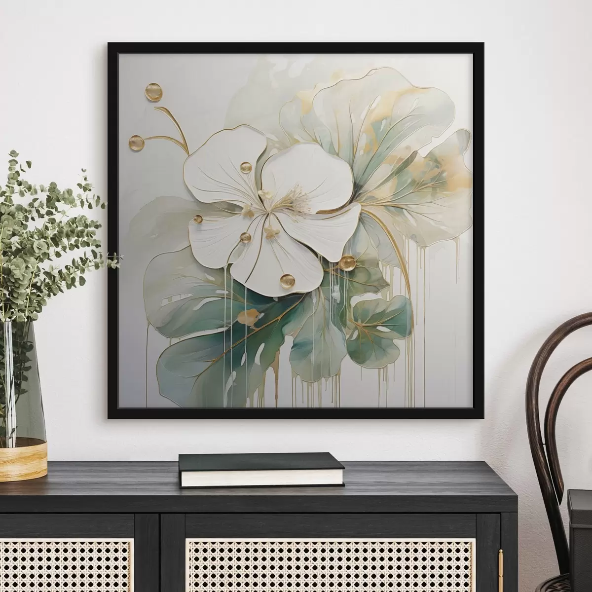 Poster Un fiore bianco con dettagli giallo-arancio e foglie verdi f45815