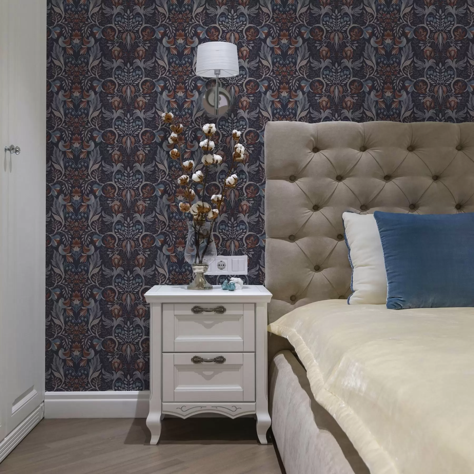 carta da parati Fiori e uccelli folk su sfondo blu scuro nr. a00502