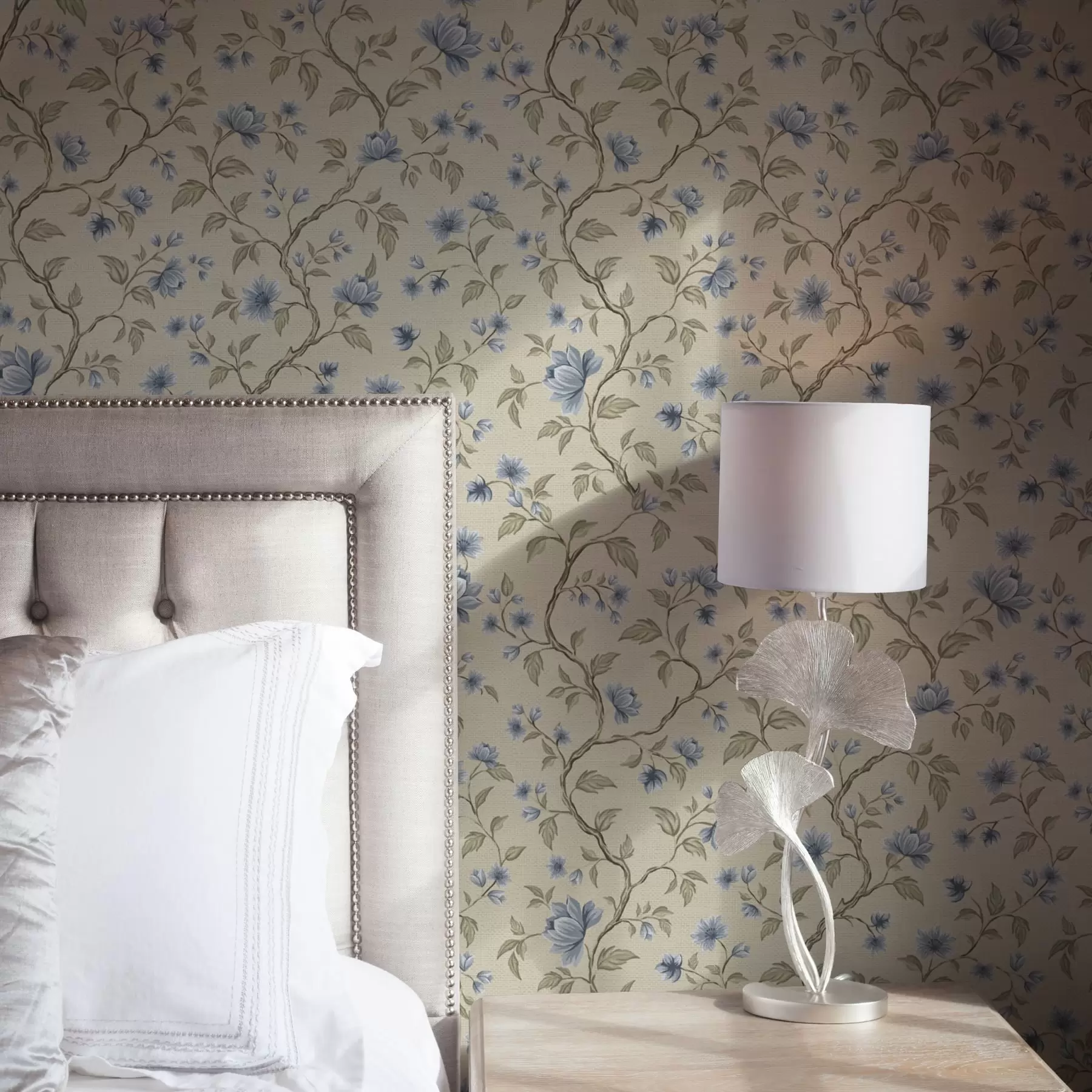 carta da parati Rami fioriti blu su sfondo beige lino nr. a00590