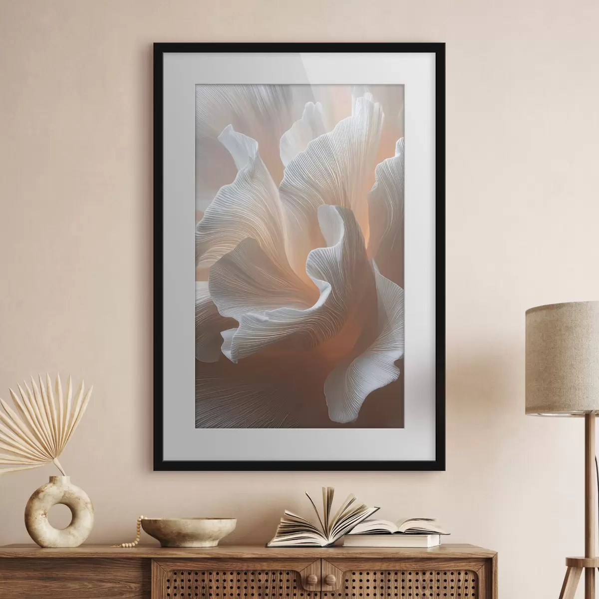 Poster Petali bianchi e vaporosi con un caldo bagliore color pesca f45909