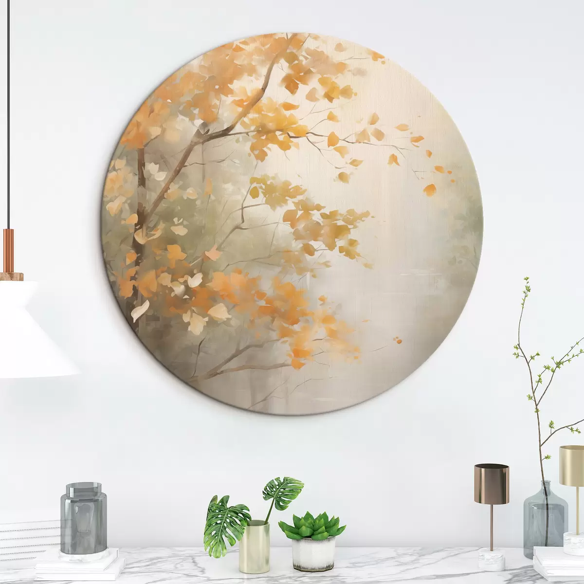 Quadri rotondi Rami di alberi autunnali con foglie arancioni in una foresta illuminata da una luce soffusa r45940