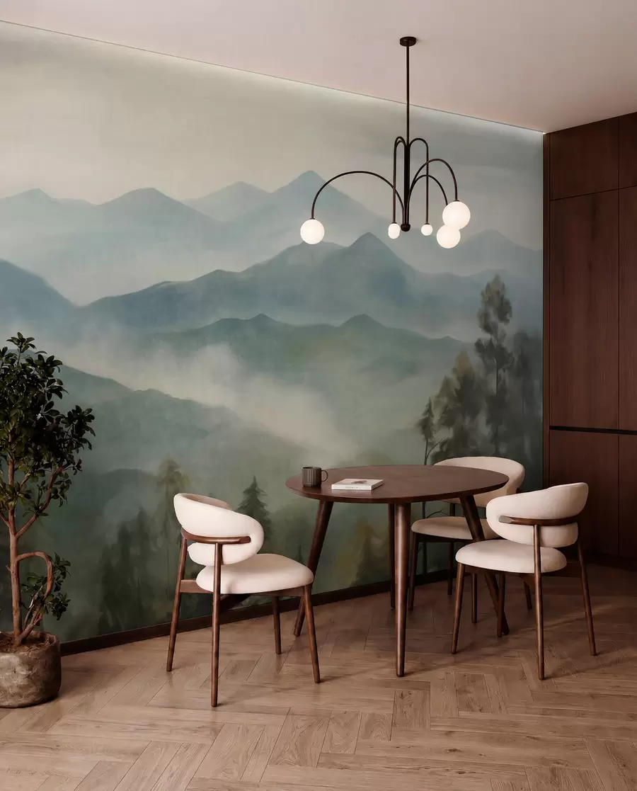Carta da parati nature Catena montuosa nebbiosa con alberi, nebbia, cielo nuvoloso, colori tenui, stile pittorico paesaggistico 