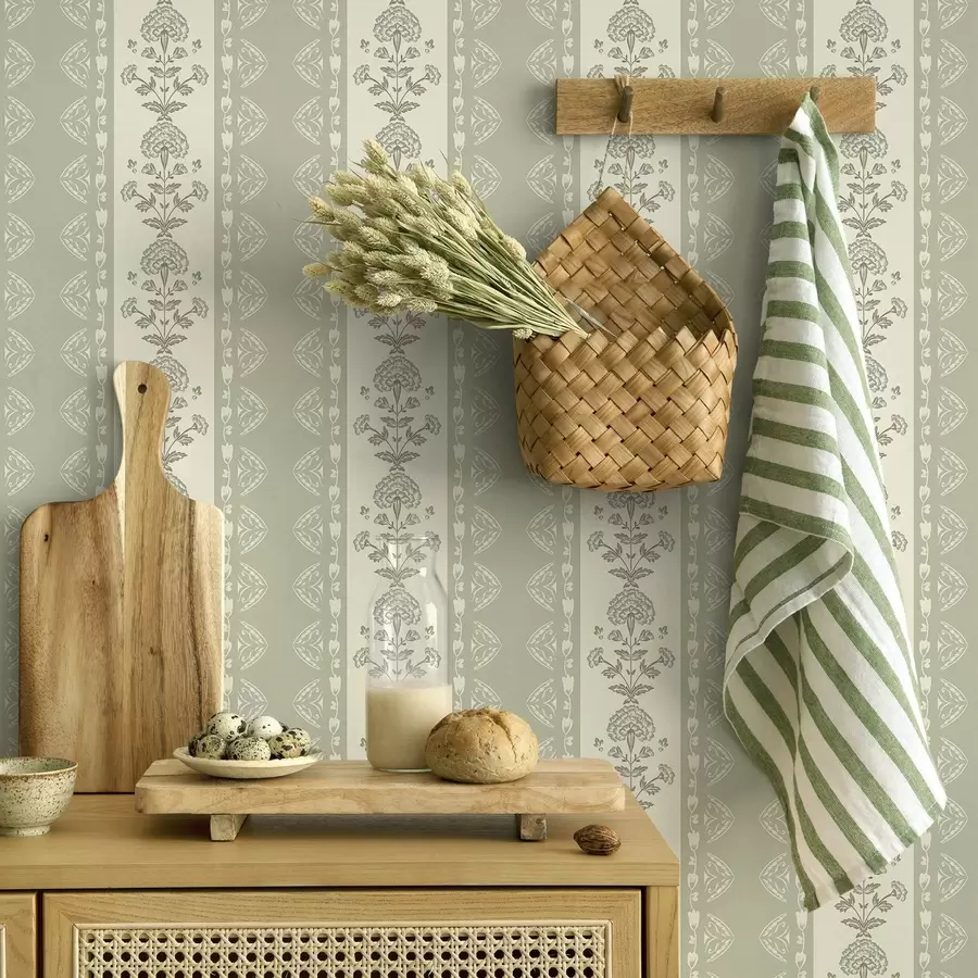 carta da parati Ornamento a strisce con colonne floreali nei toni del salvia nr. a00719