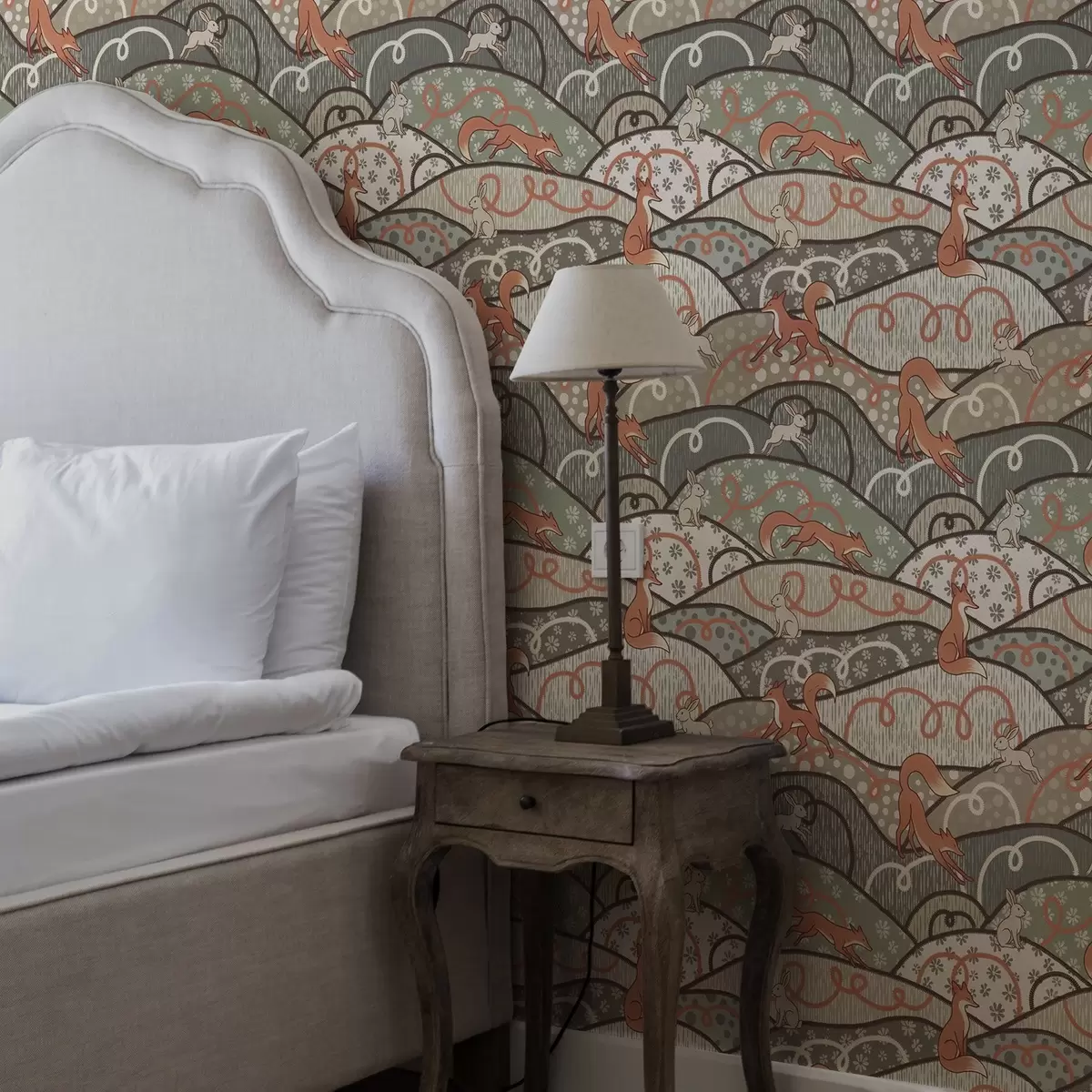 Carta da parati Volpi e lepri su colline ondulate, motivo retrò a00690