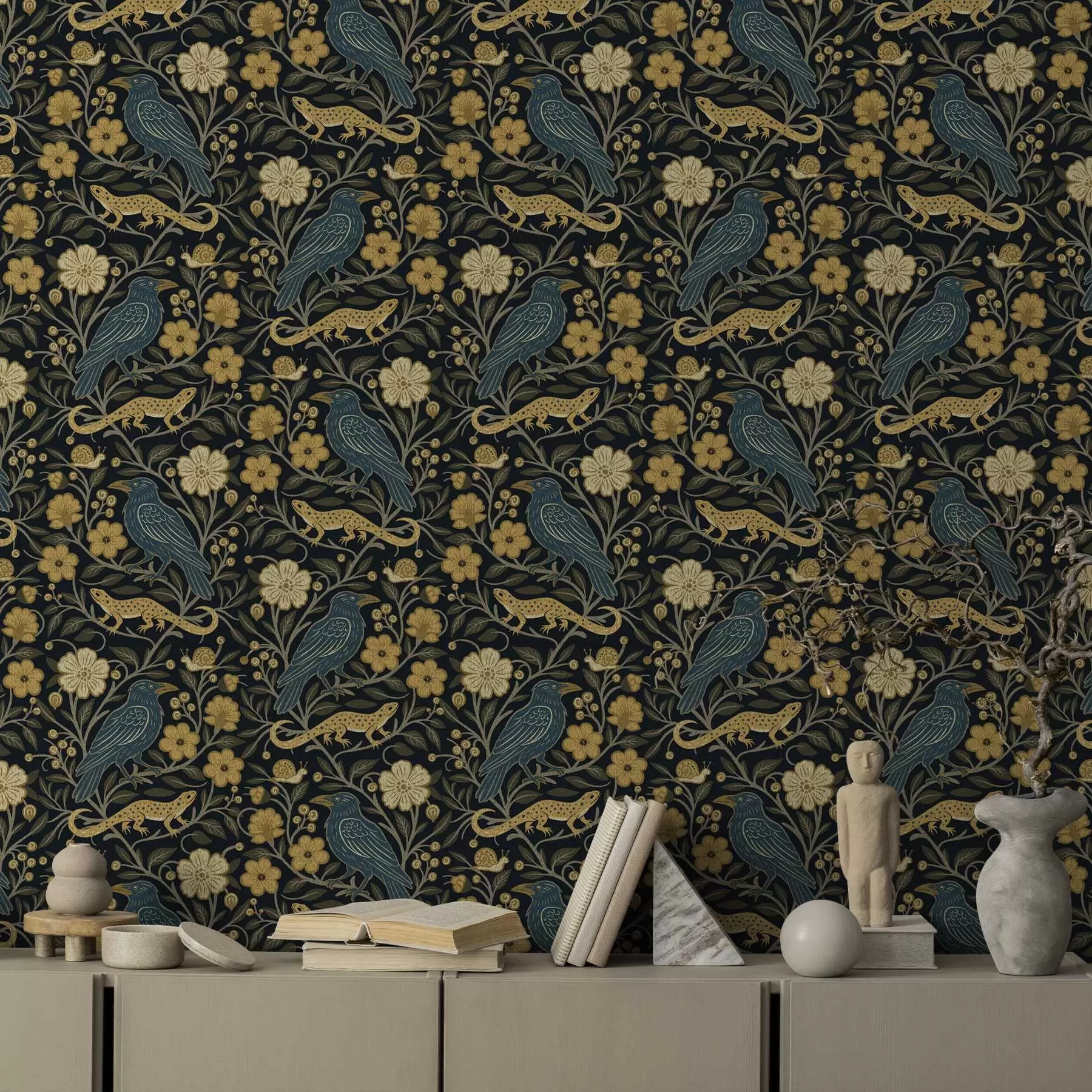 carta da parati Uccelli, lucertole e lumache tra i fiori su uno sfondo scuro nr. a00691