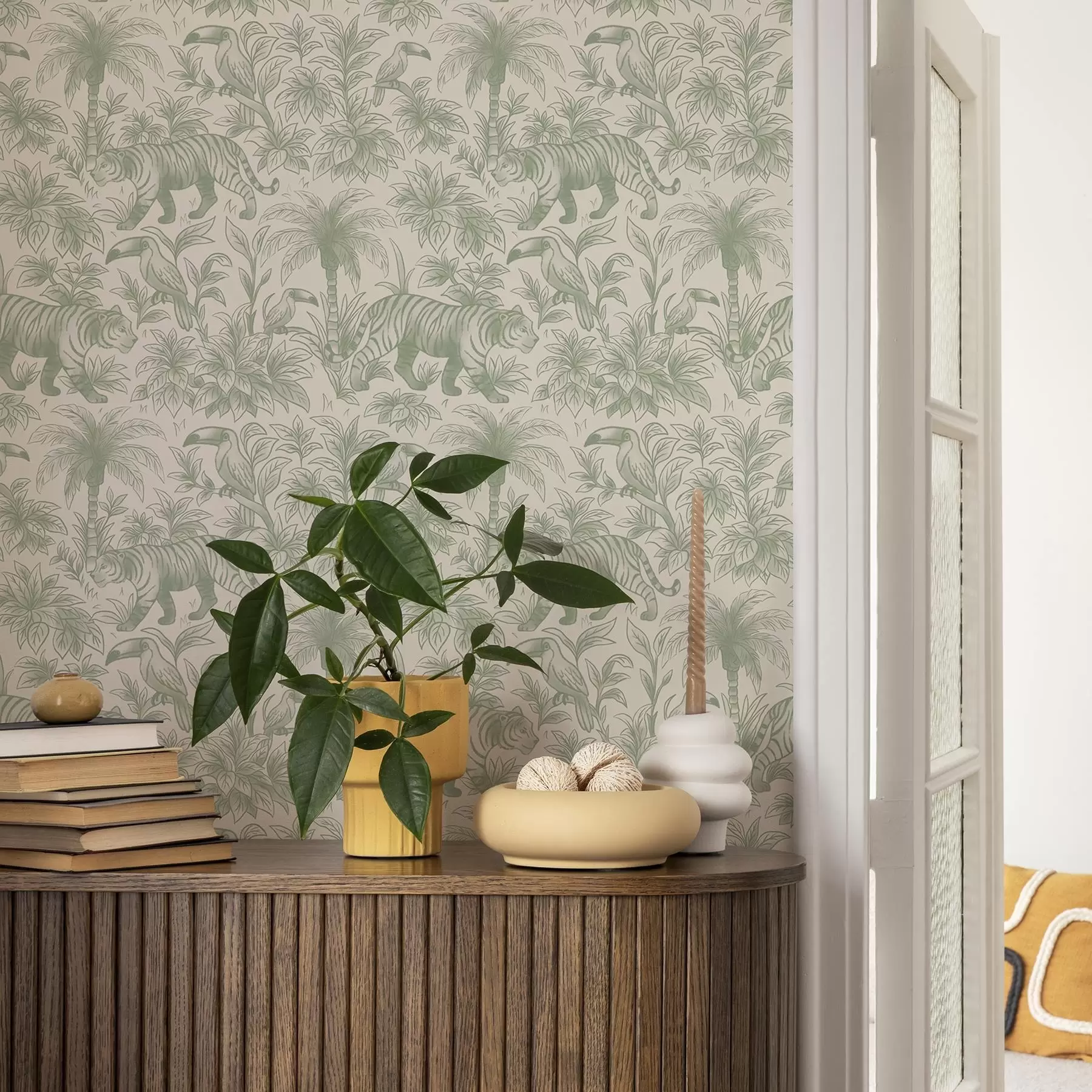 carta da parati Tigri e uccelli tropicali tra le palme su uno sfondo chiaro nr. a00711