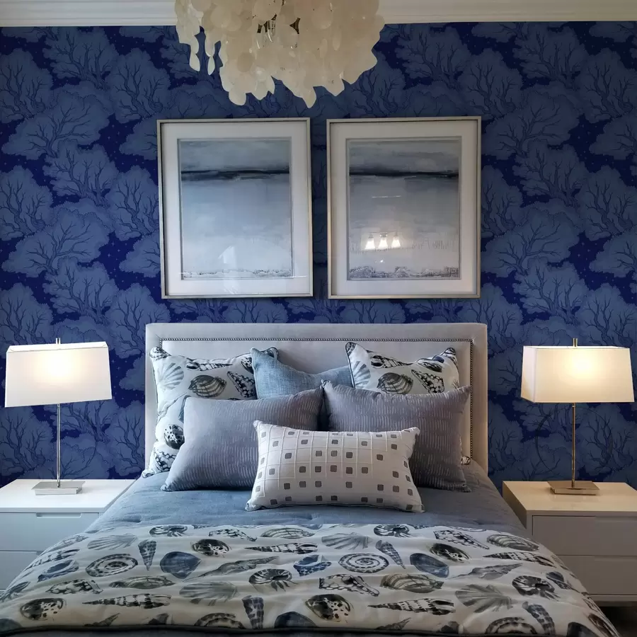 carta da parati Sagome di alberi sotto un cielo stellato nei toni del blu nr. a00798