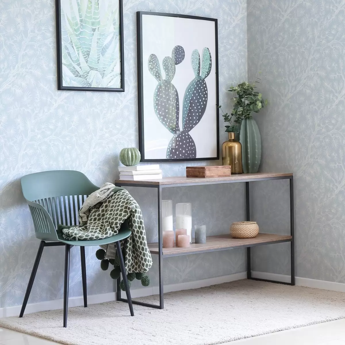 Carta da parati Rami di pino in tonalità chiare su sfondo blu a00838