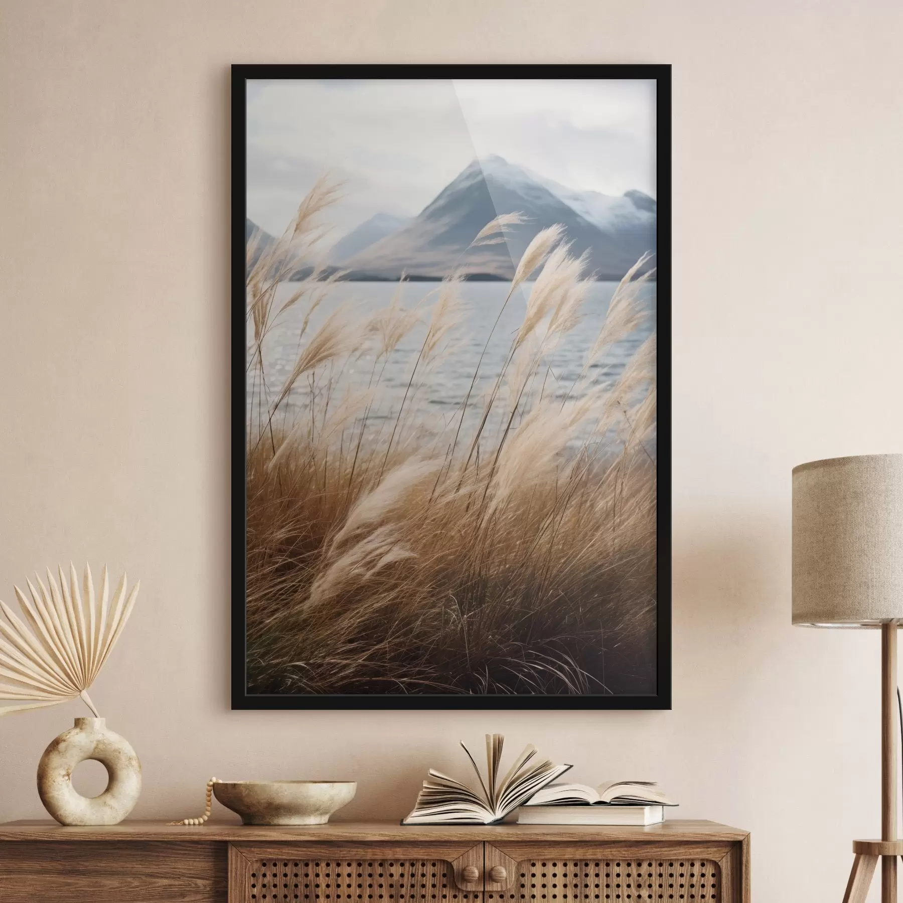 carta da parati Erba della Pampa con un lago e montagne sullo sfondo, illuminazione soffusa, colori tenui, stile naturalistico nr. f46283