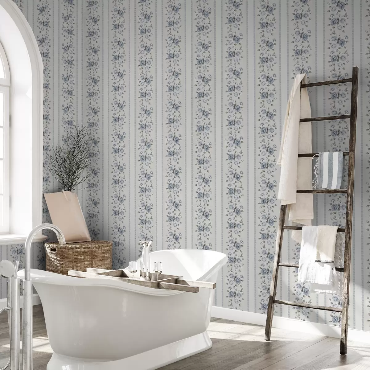 Carta da parati Rose blu disposte in bande verticali su sfondo chiaro a00860