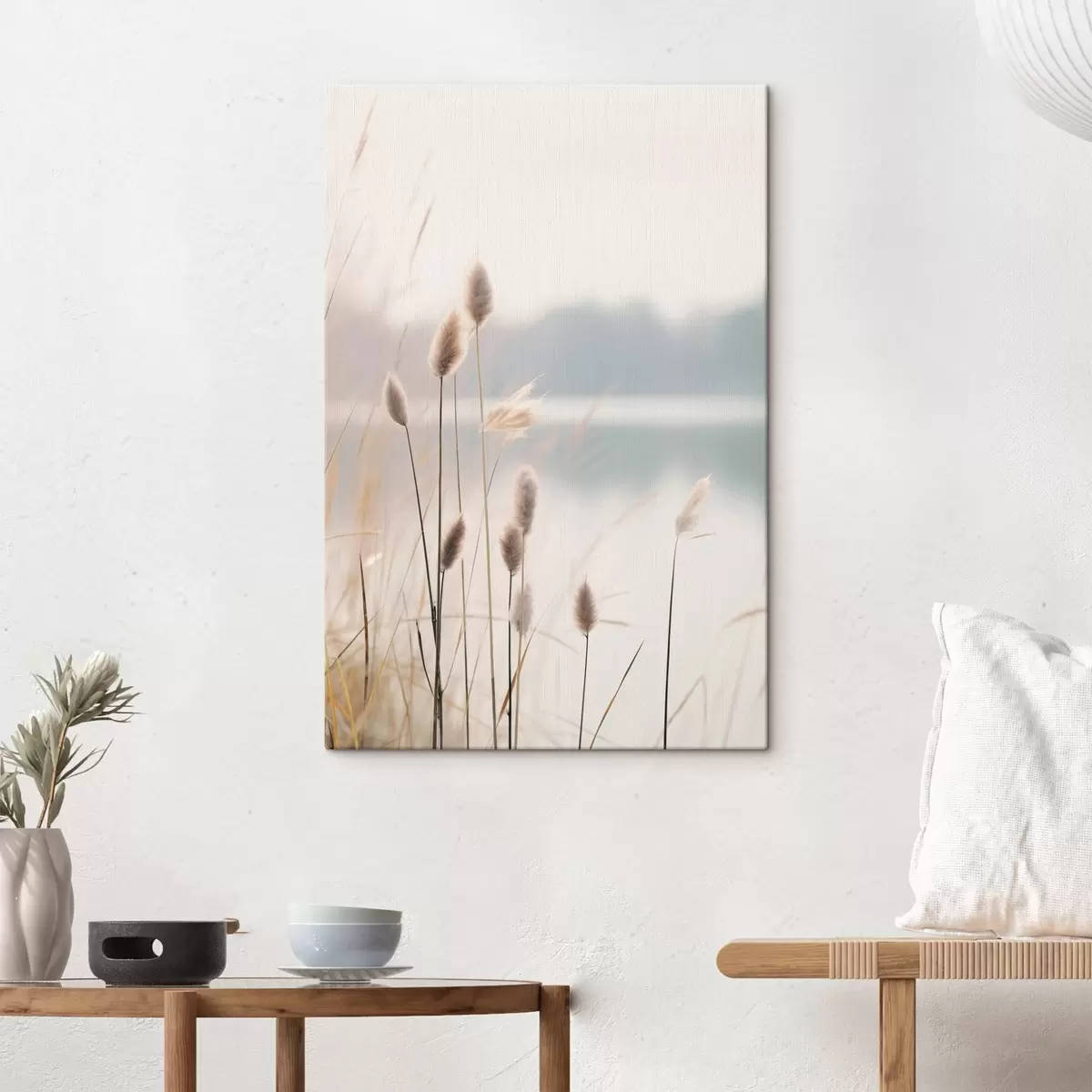 carta da parati Canneti morbidi in riva a un lago nebbioso, tonalità beige pastello nr. s46504