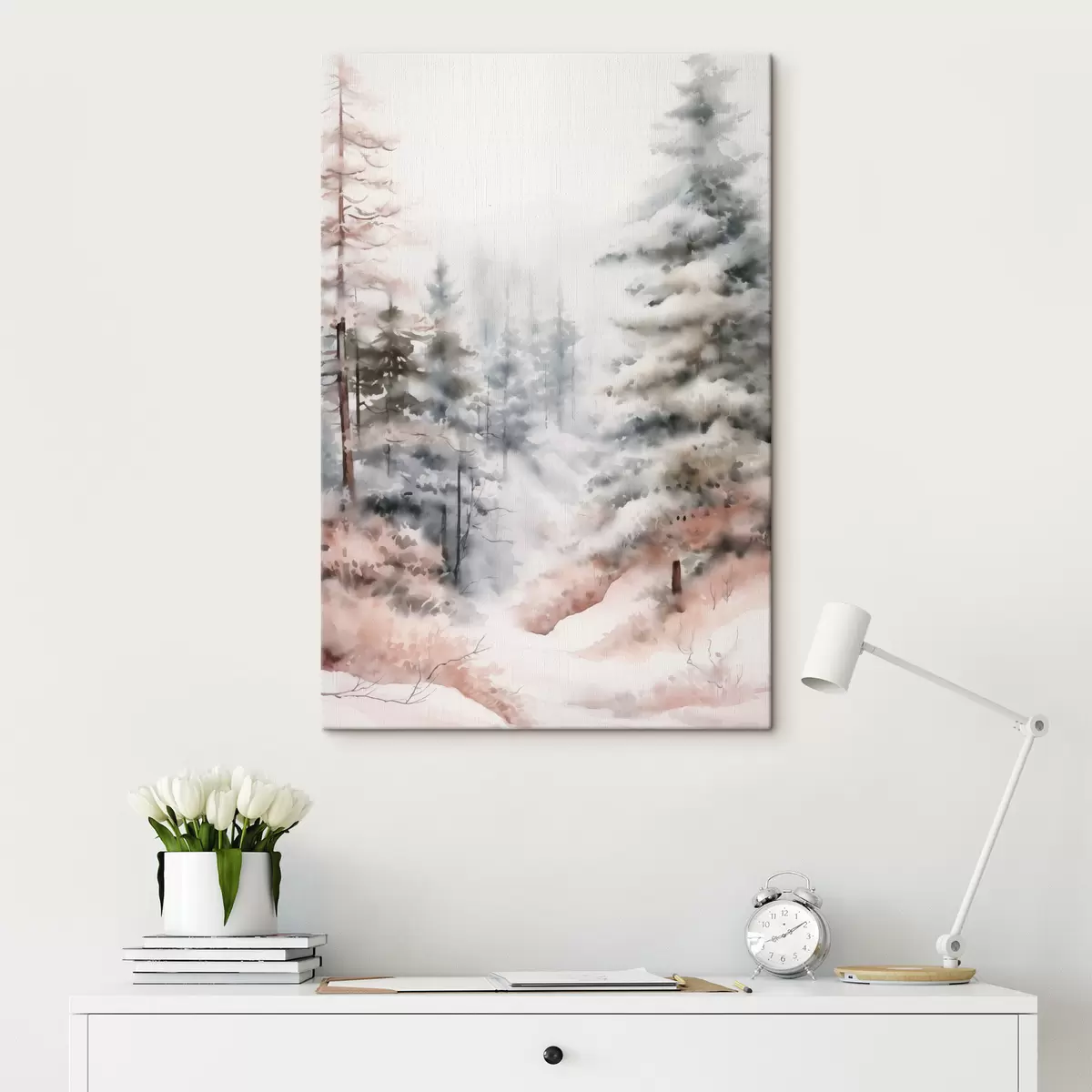 carta da parati Alti pini ricoperti di neve, immersi in una foresta avvolta dalla nebbia, una scena invernale morbida e ovattata. nr. s46702