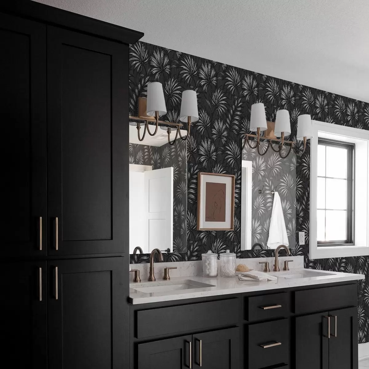 Carta da parati Foglie di palma bianche e nere su sfondo scuro a00891