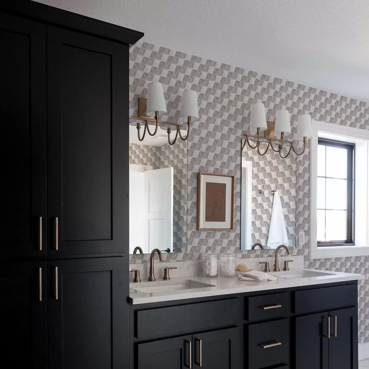 Carta da parati Triangoli con inserti testurizzati, mix lilla-grigio a00917