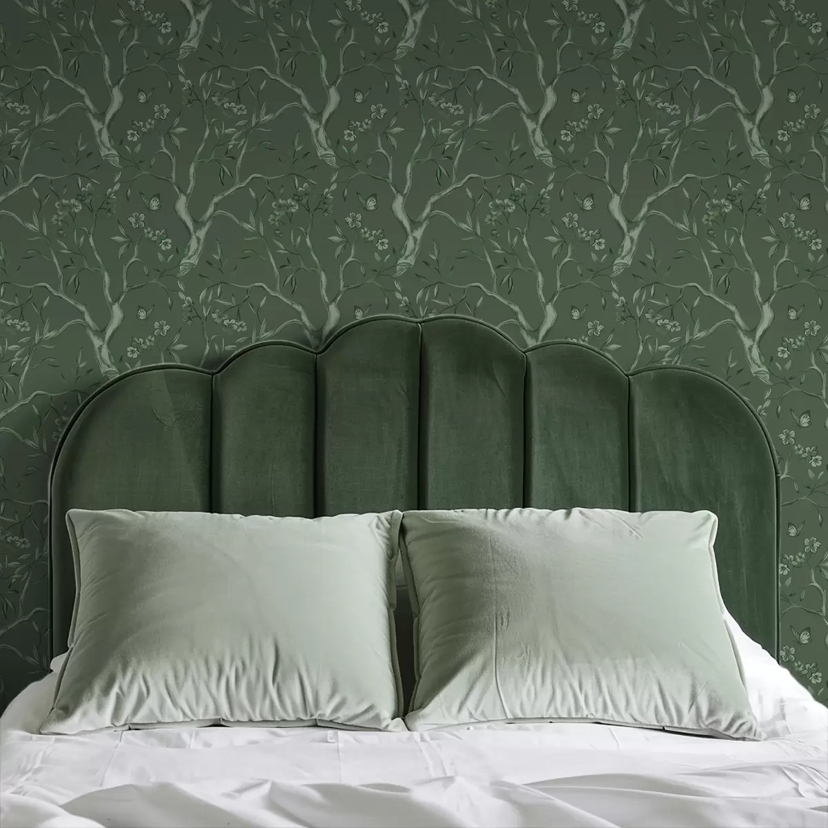 Carta da parati Rami fioriti verdi con farfalle su uno sfondo scuro a00951v3