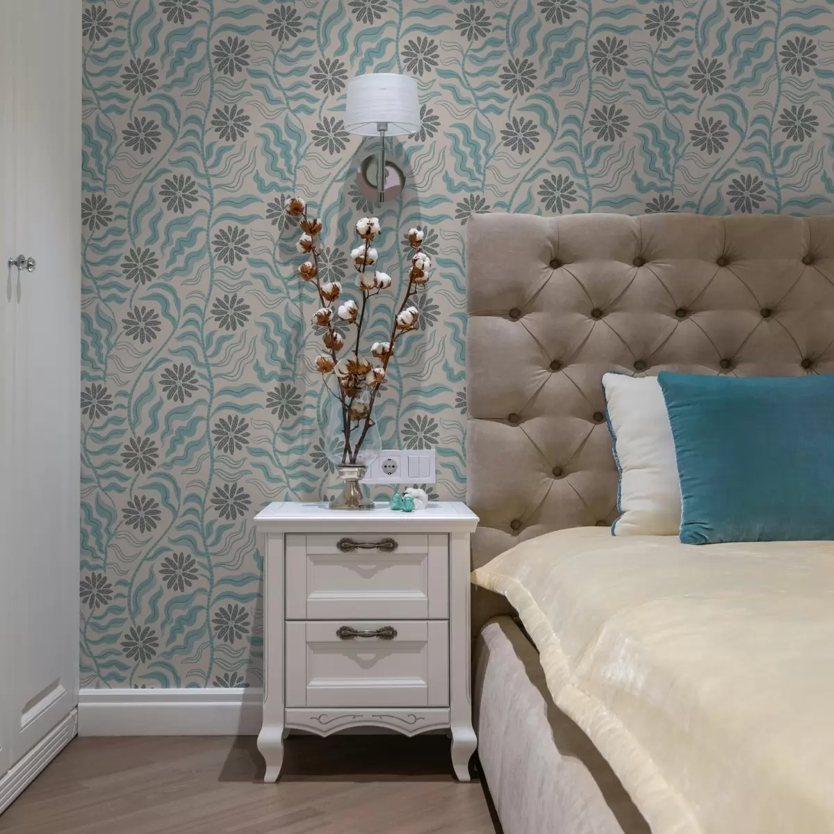 Carta da parati Fiori astratti e foglie ondulate in delicate tonalità blu a00998v1