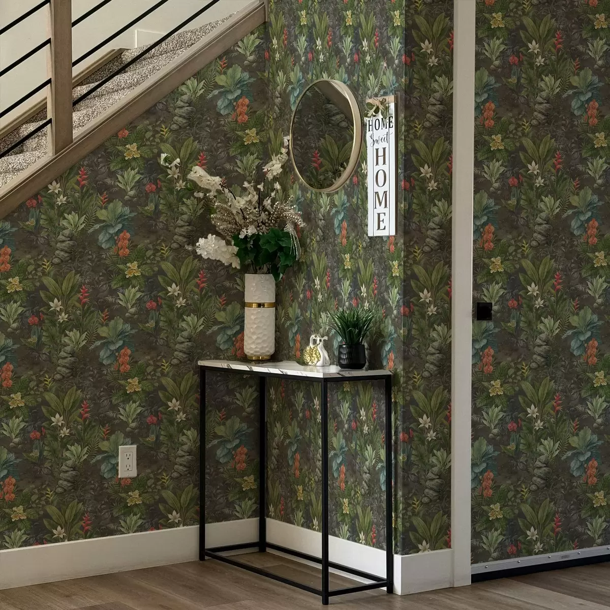 Carta da parati Giardino tropicale scuro con fiori e fogliame dai colori vivaci a01079