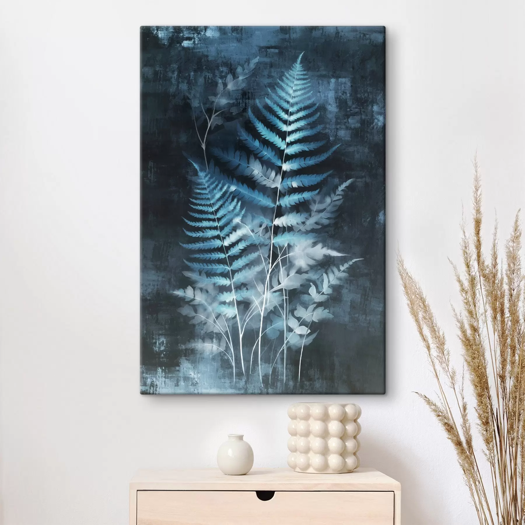 carta da parati Felci blu e piante su uno sfondo scuro e strutturato, con particolare attenzione ai dettagli intricati, effetto radiografico nr. s47026