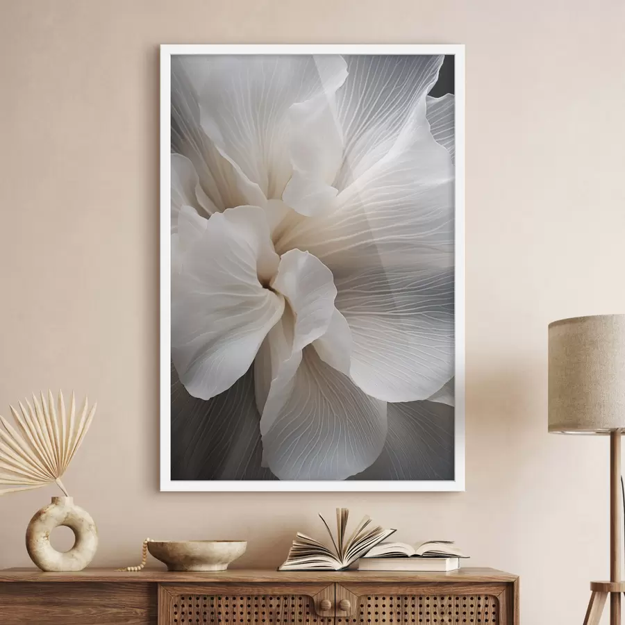 carta da parati Primo piano di delicati petali floreali bianchi astratti con linee intricate e uno sfondo scuro sfocato nr. f47018