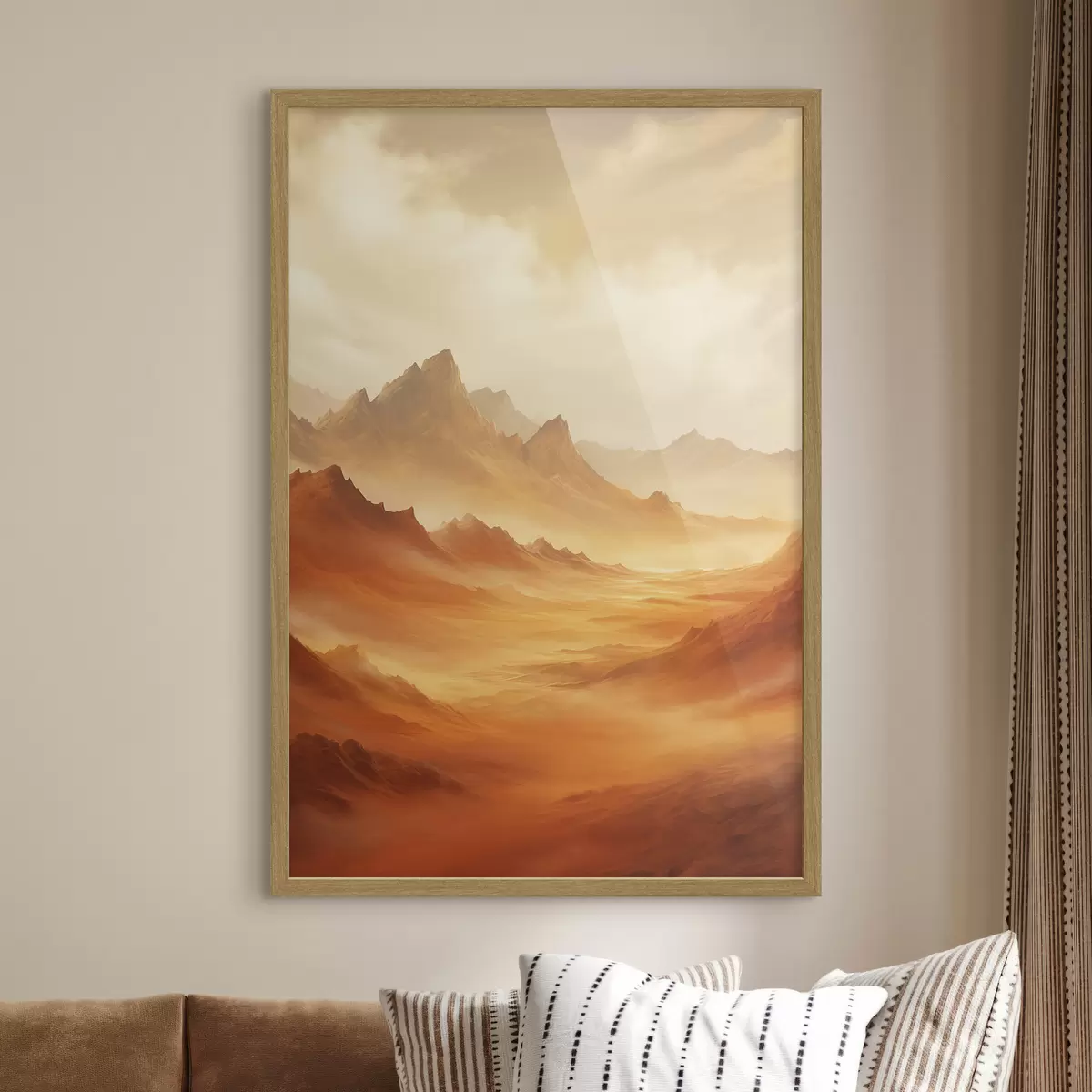 Poster Un vasto paesaggio desertico arancione con imponenti montagne rocciose sotto un cielo nebbioso e soleggiato con nuvole sottili f47029