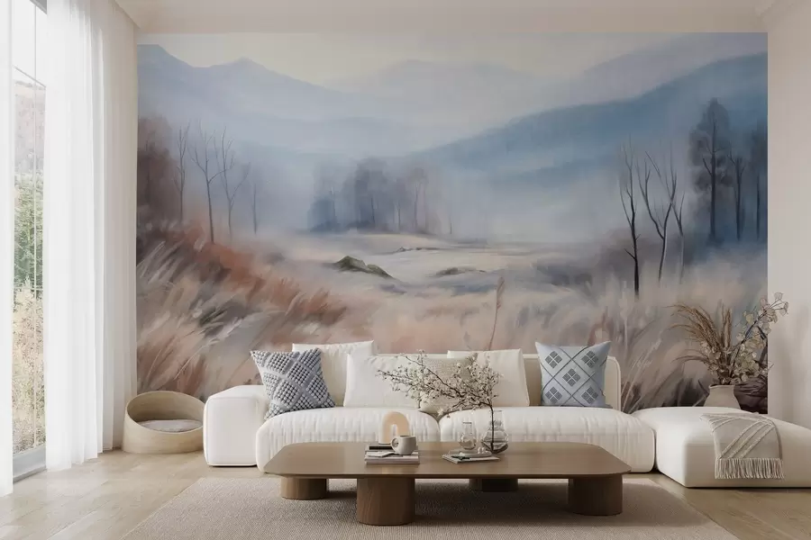 Carta da parati nature Paesaggio strutturato con erba secca in primo piano e alberi sullo sfondo, con montagne in lontananza 