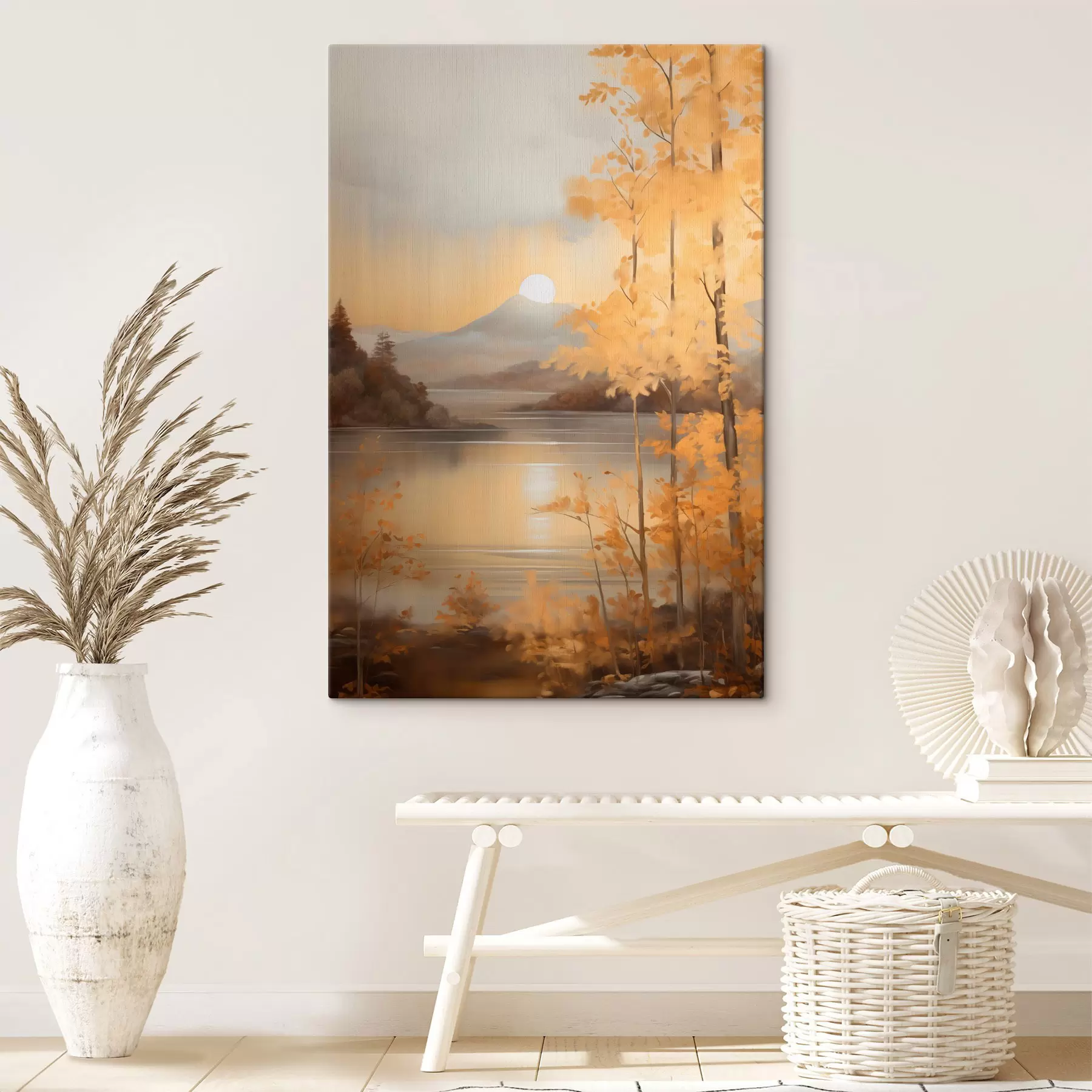 carta da parati Alberi autunnali dalle foglie arancioni incorniciano un lago tranquillo con montagne lontane sotto un cielo nuvoloso. nr. s47440