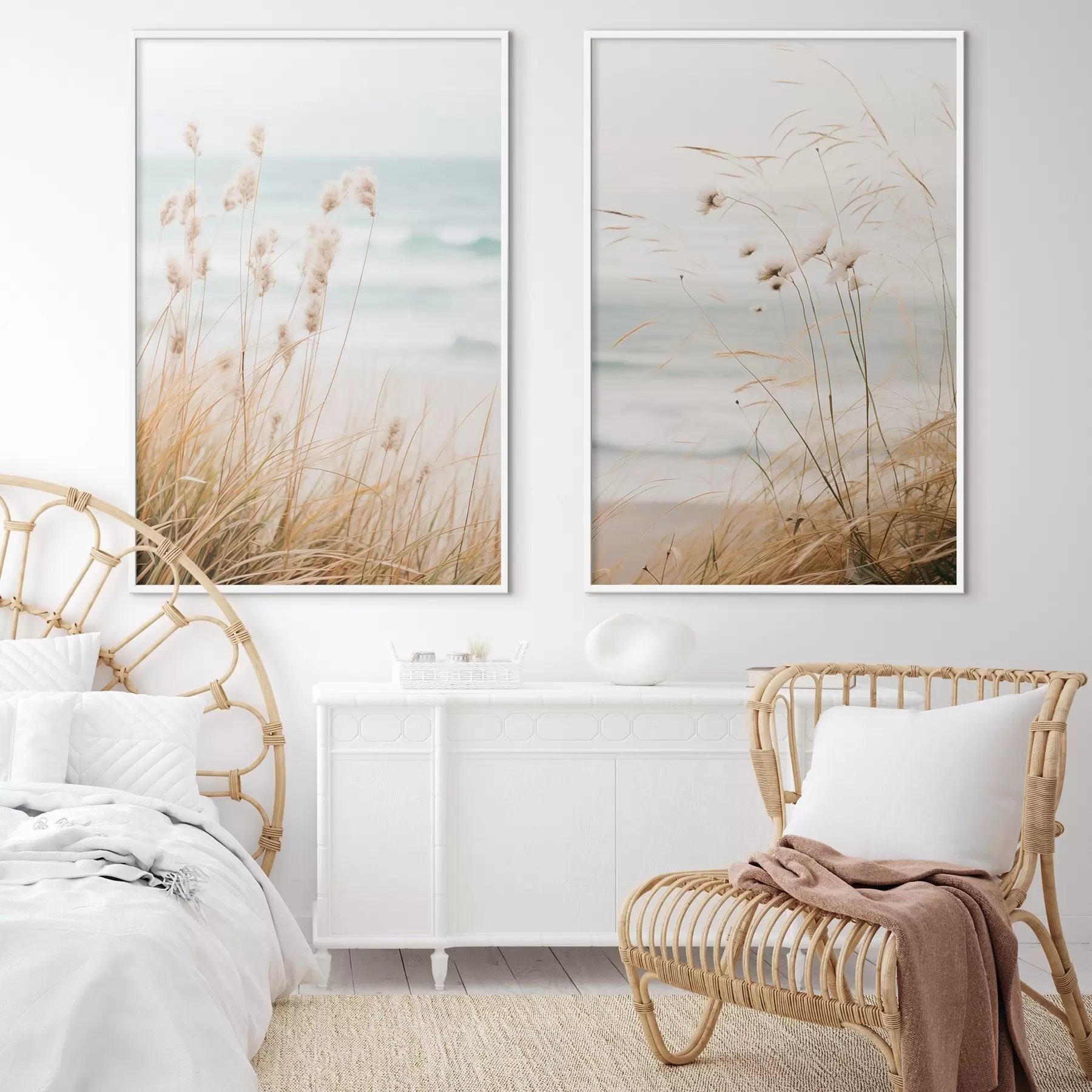 carta da parati Erba alta con teste di semi soffici, spiaggia sabbiosa e onde dell'oceano sullo sfondo, tavolozza di colori tenui e smorzati nr. d00650