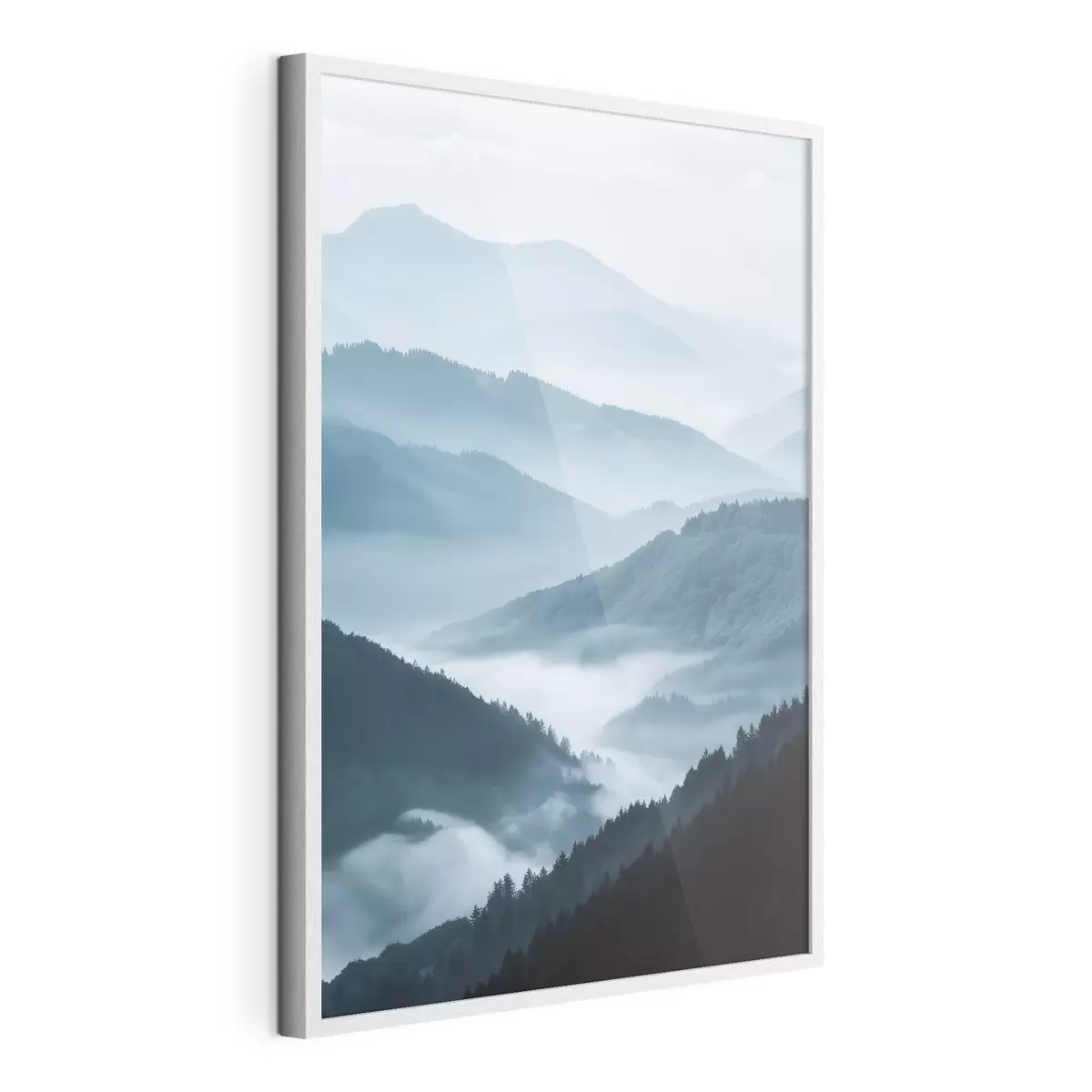 Poster Montagne avvolte nella nebbia, paesaggio blu f48567