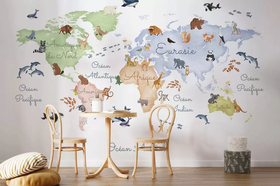Carta da parati per Bambini Una mappa a colori in stile acquerello con immagini di animali. Didascalie in francese 