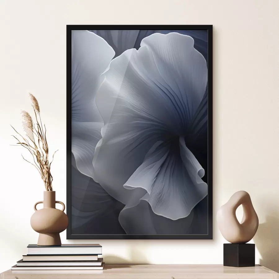 carta da parati Petali di fiori astratti blu e bianchi su sfondo scuro nr. f48731